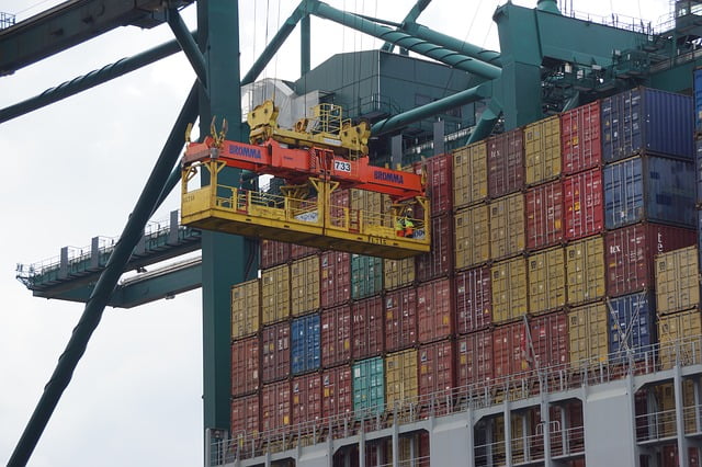 blockchain and logistics